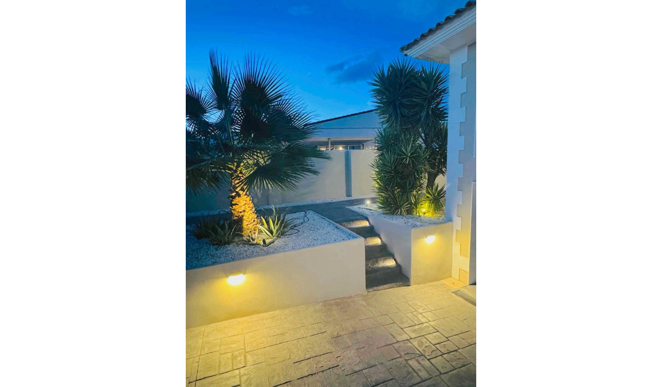 Resale - Detached Villa - Alfas del Pí - pueblo