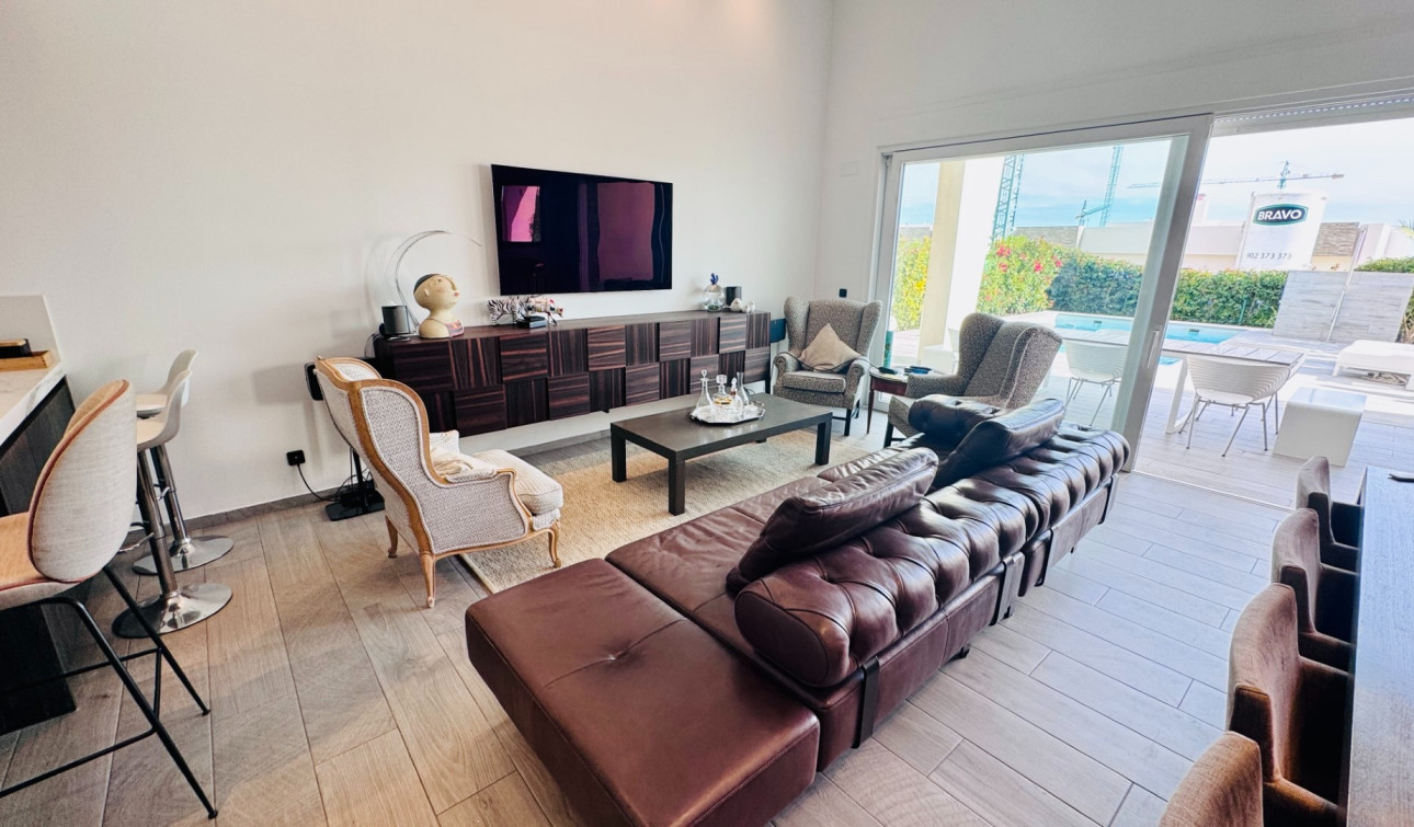 Resale - Detached Villa - Algorfa