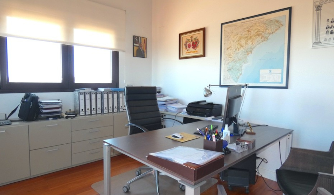 Resale - Detached Villa - Algorfa