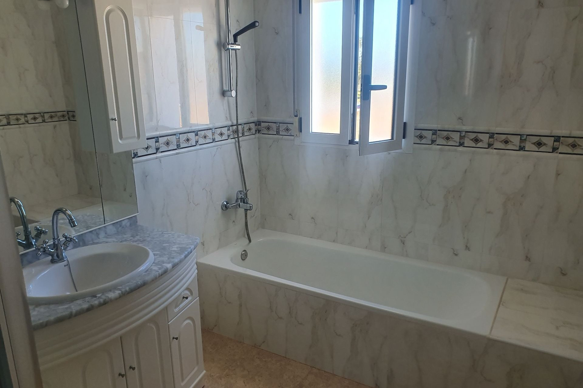 Resale - Detached Villa - Algorfa