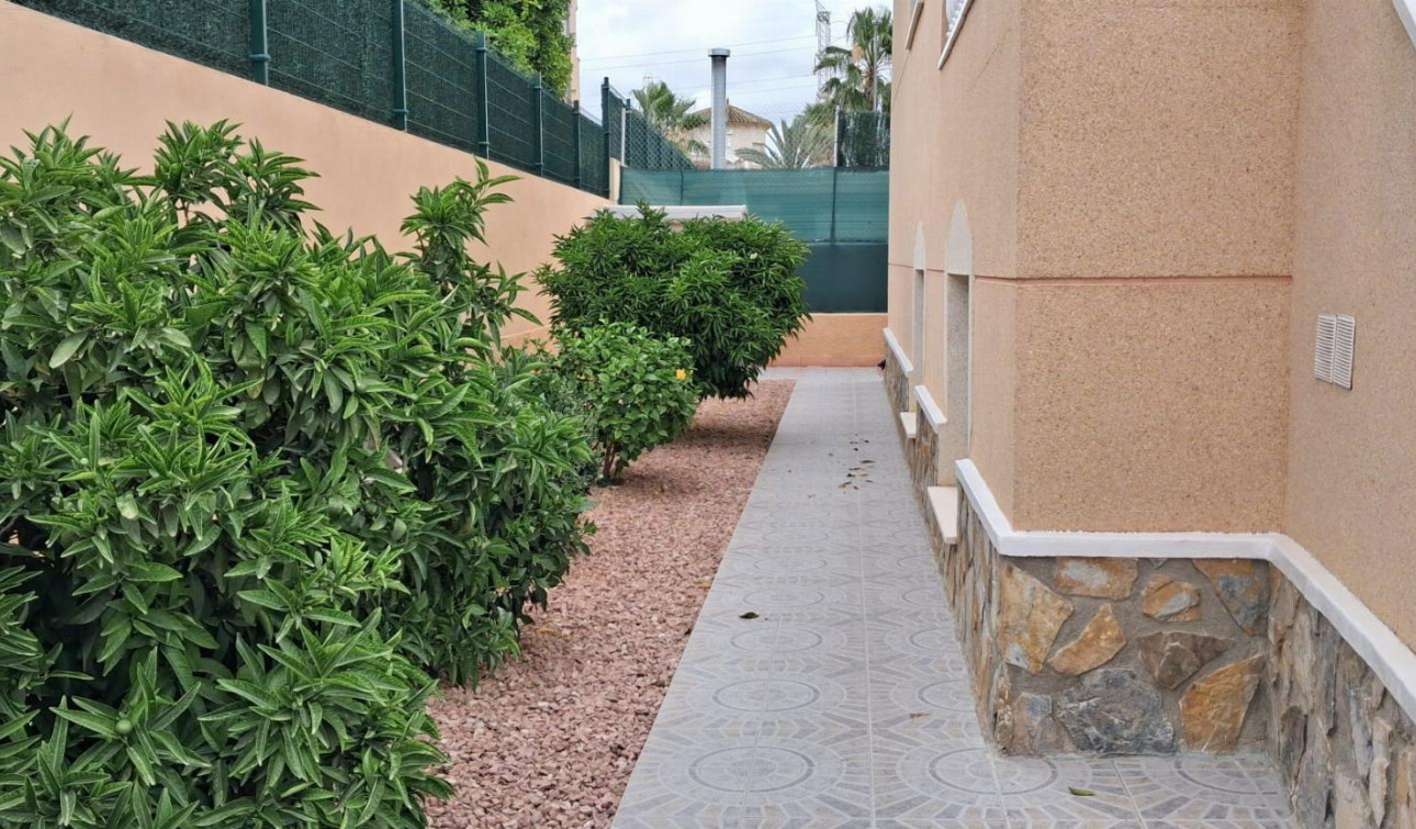 Resale - Detached Villa - Benferri - Benfis Park