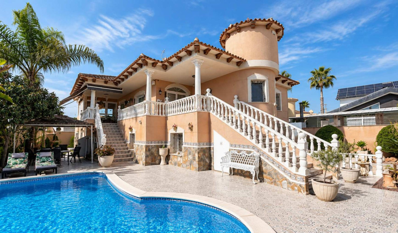 Resale - Detached Villa - Benferri - Benfis Park