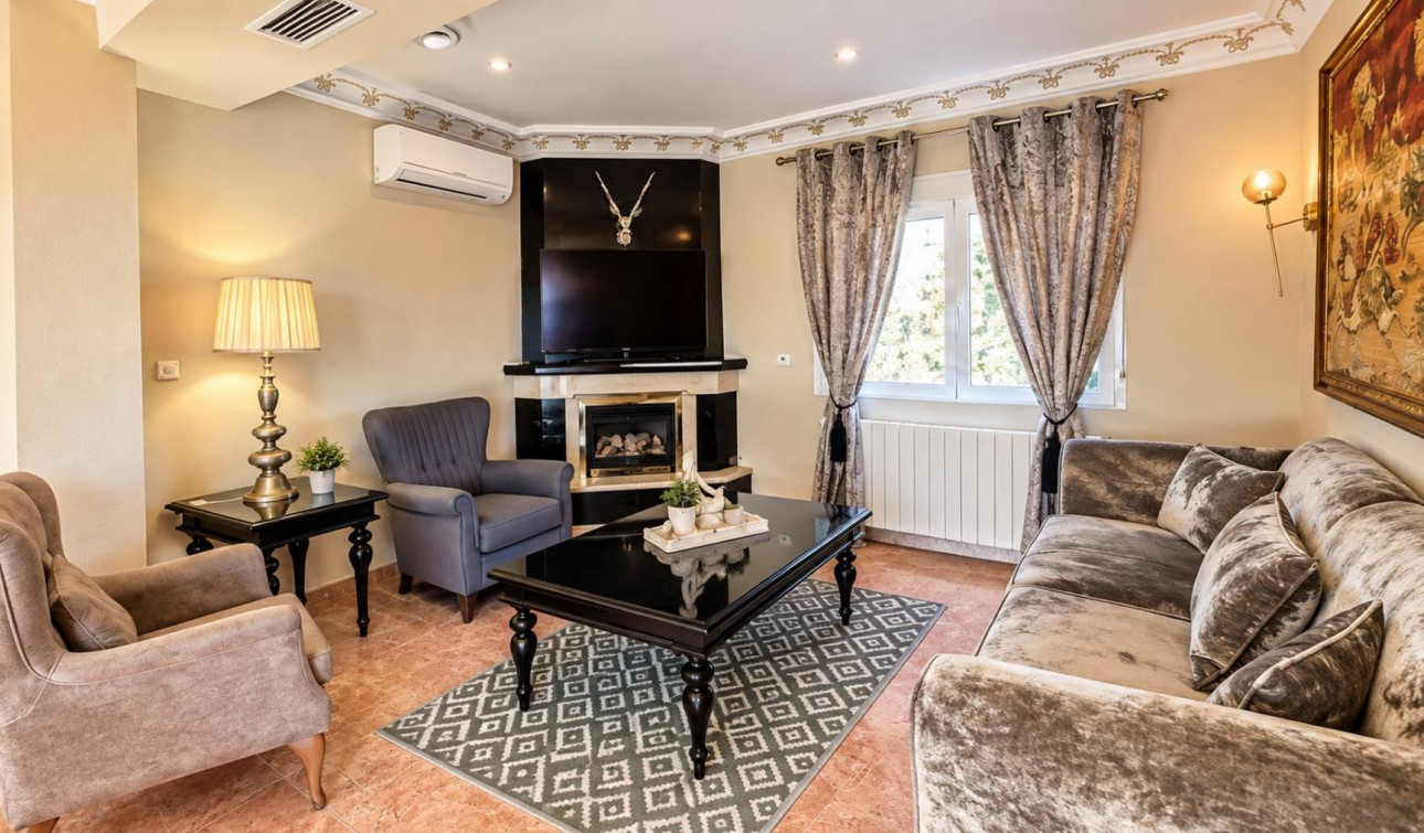 Resale - Detached Villa - Benferri - Benfis Park