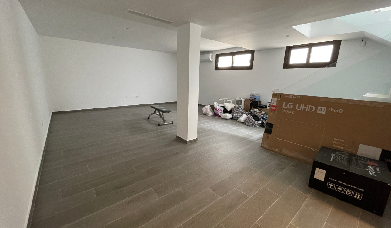 Resale - Detached Villa - Benijofar