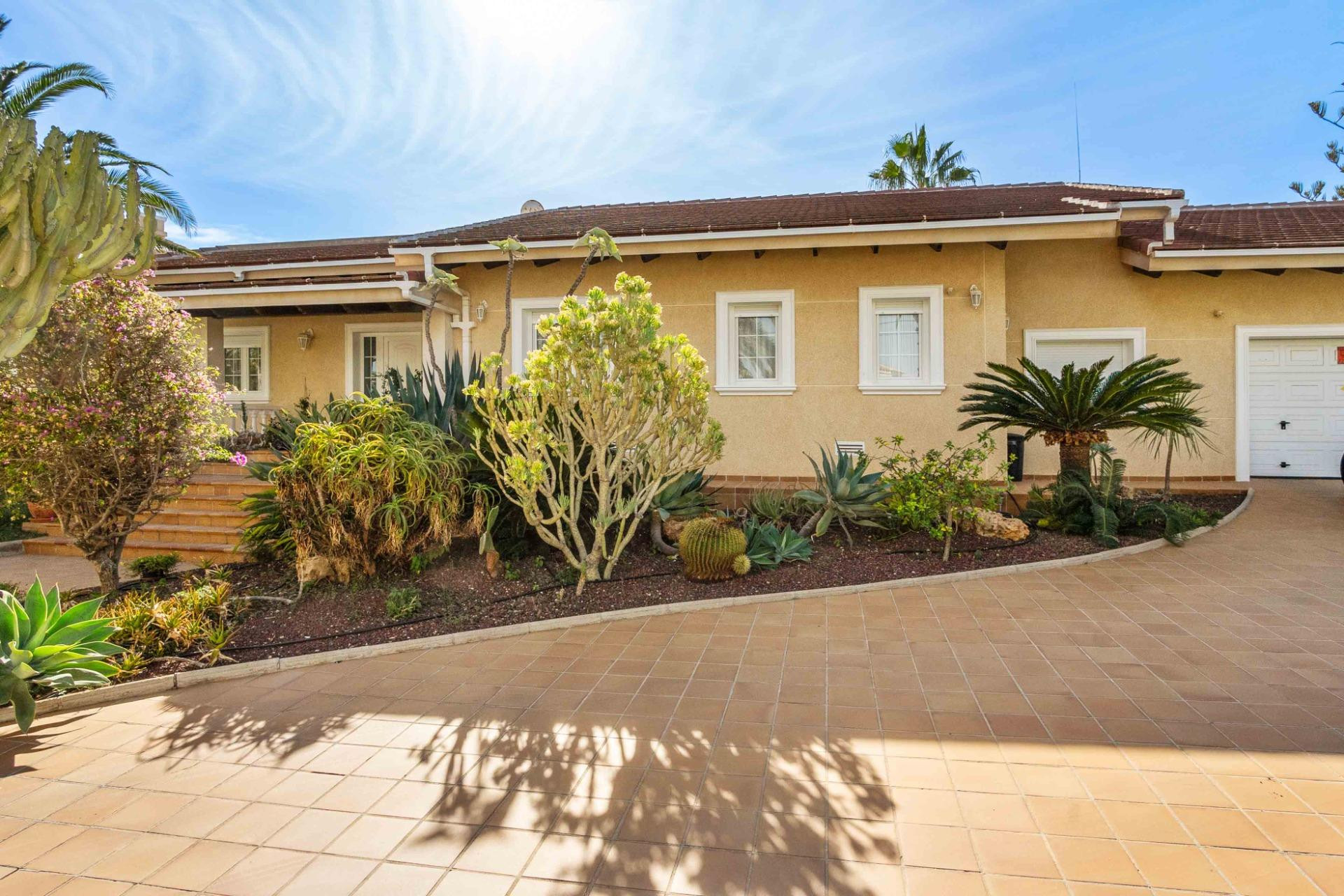 Resale - Detached Villa - Cabo Roig - MUY CERCA DE LA PLAYA
