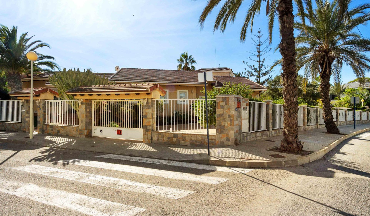 Resale - Detached Villa - Cabo Roig - MUY CERCA DE LA PLAYA