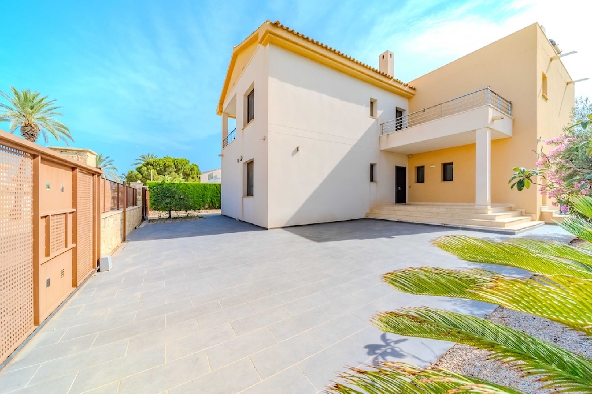 Resale - Detached Villa - Cabo Roig