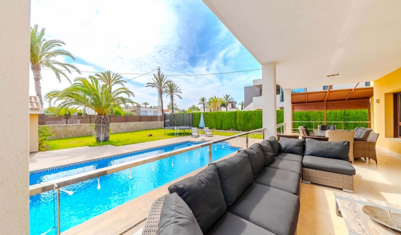 Resale - Detached Villa - Cabo Roig
