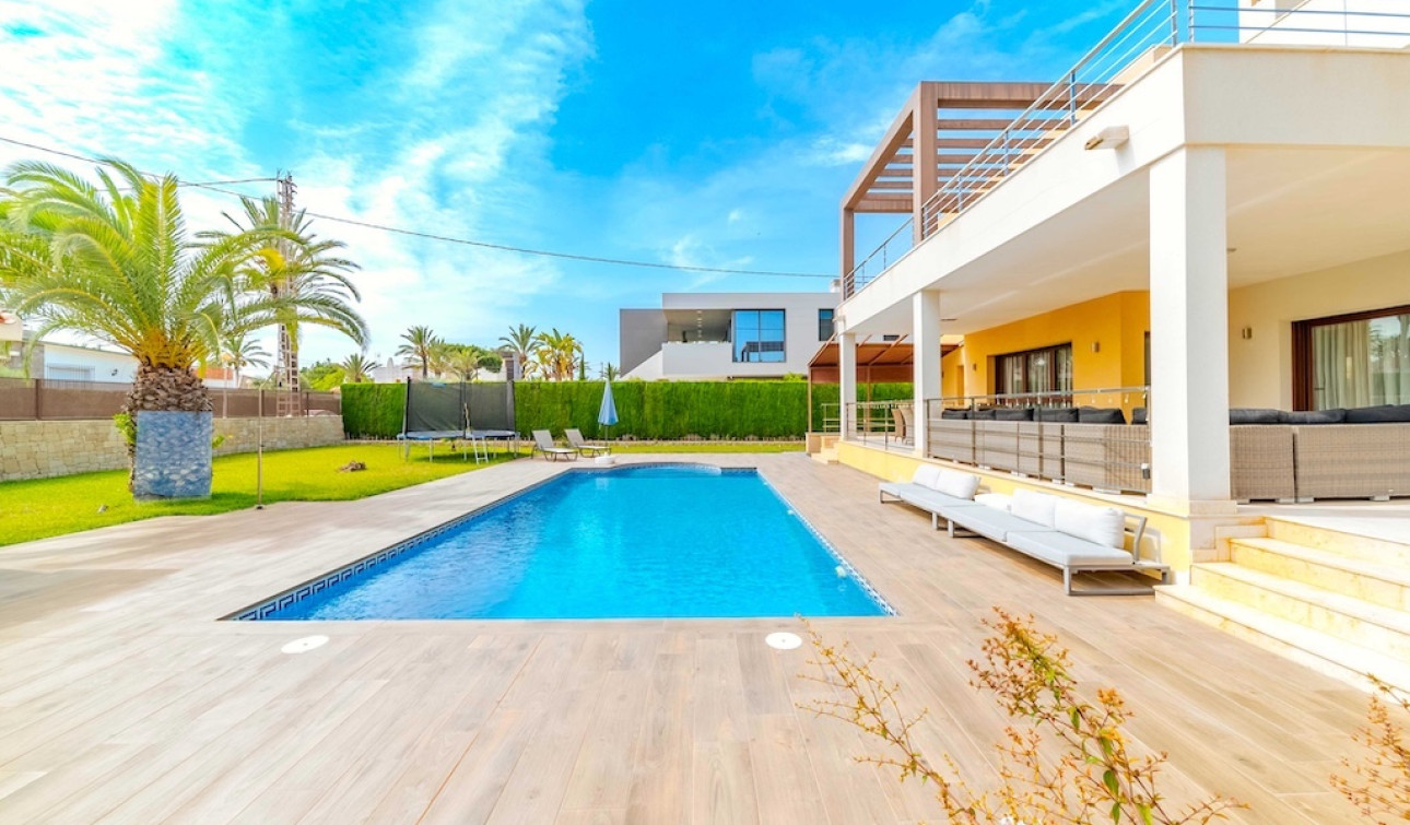 Resale - Detached Villa - Cabo Roig