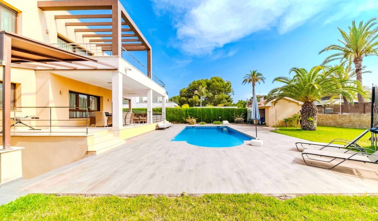 Resale - Detached Villa - Cabo Roig