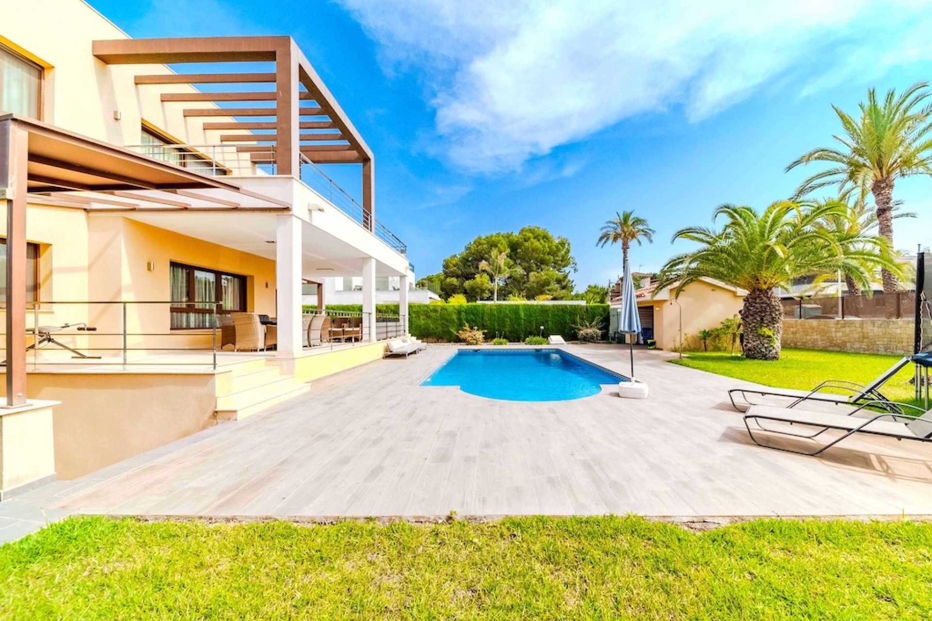 Resale - Detached Villa - Cabo Roig