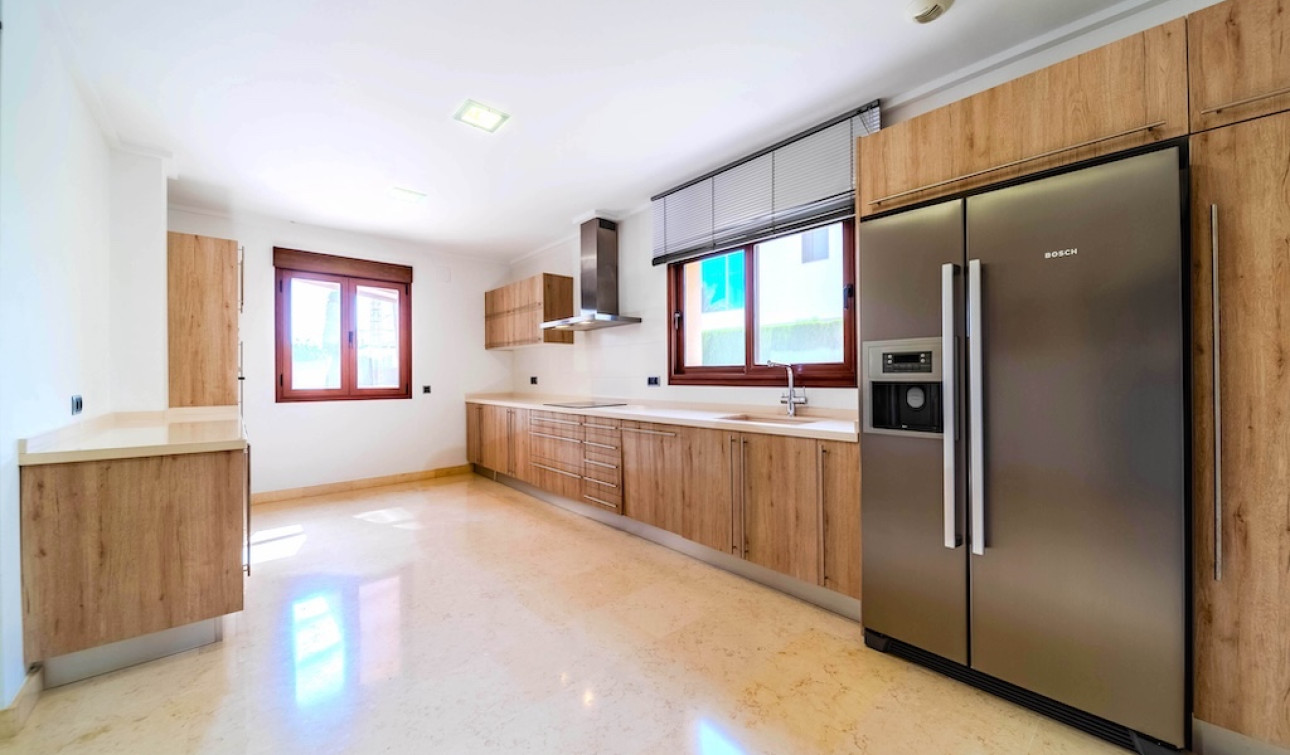 Resale - Detached Villa - Cabo Roig