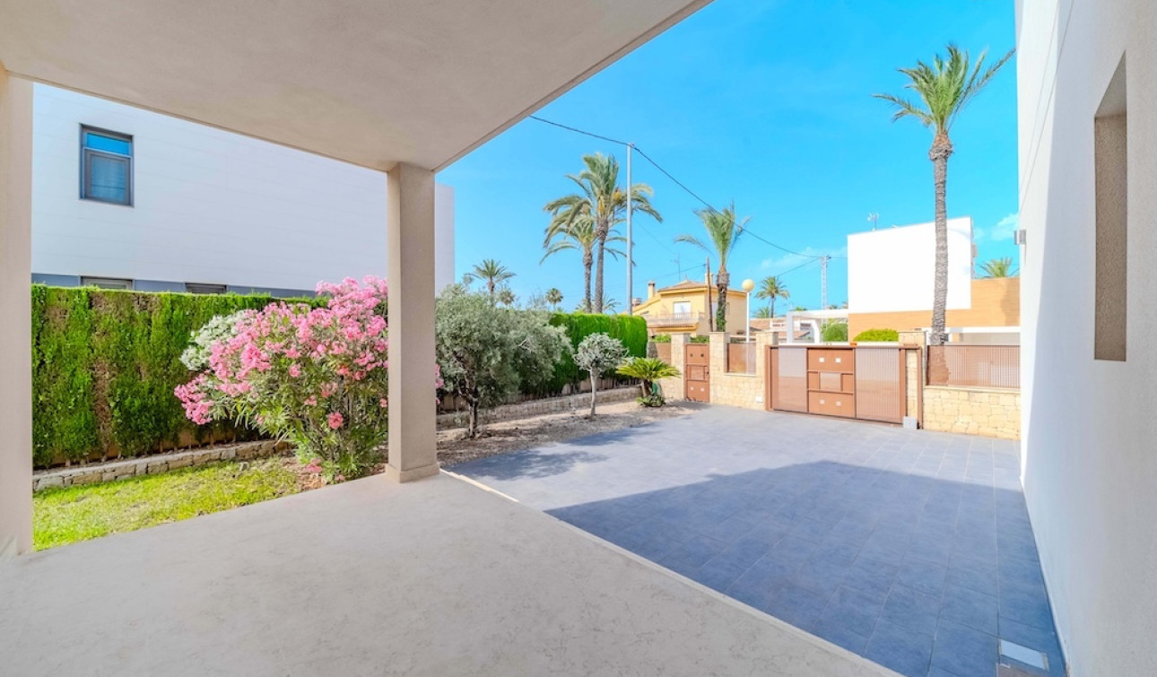 Resale - Detached Villa - Cabo Roig