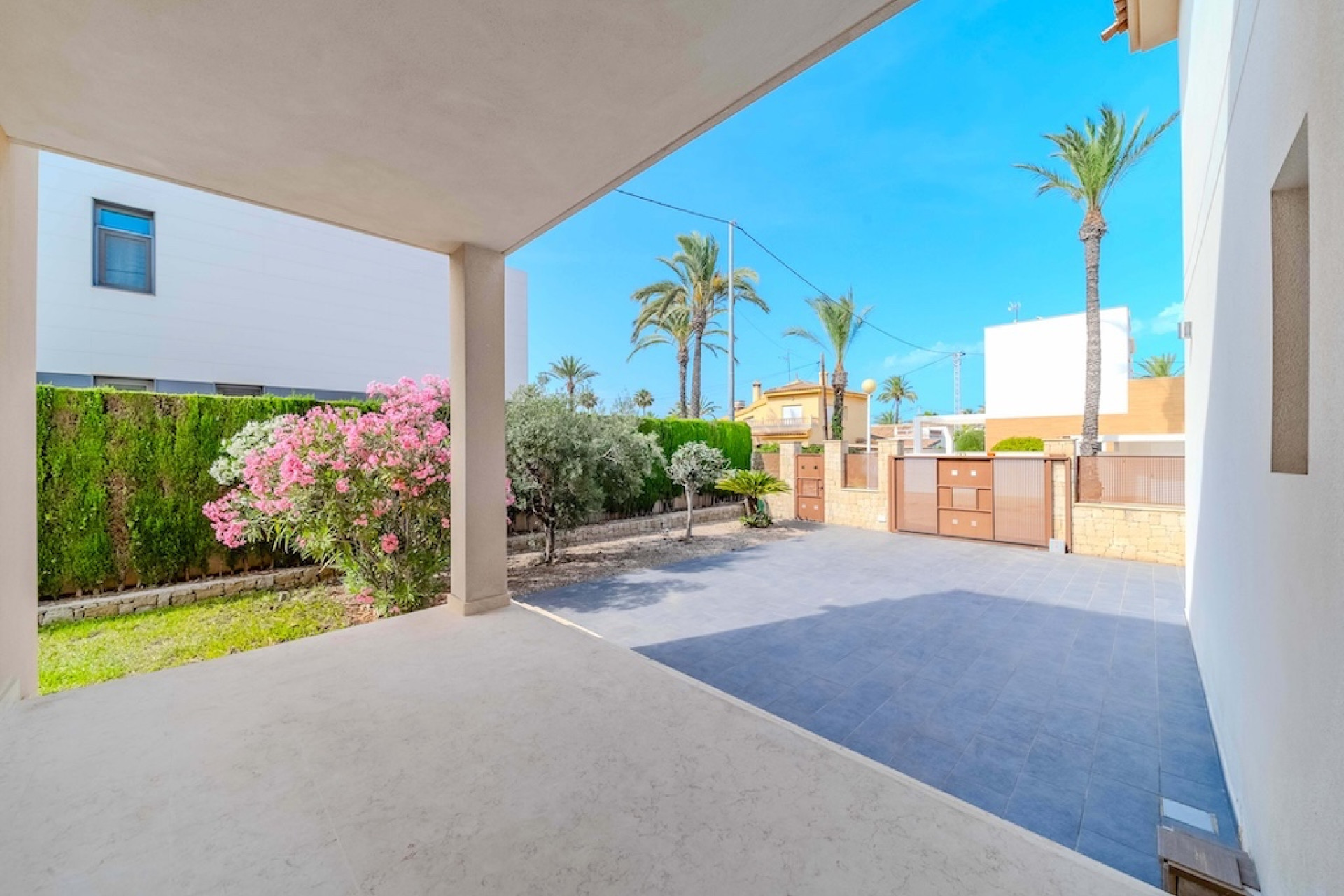 Resale - Detached Villa - Cabo Roig