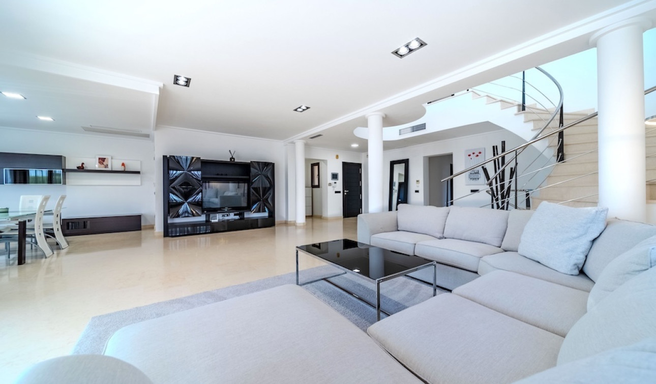 Resale - Detached Villa - Cabo Roig