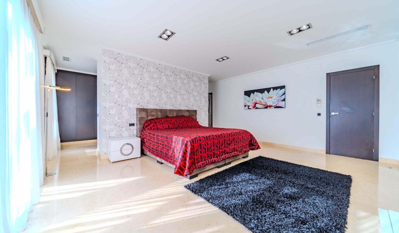 Resale - Detached Villa - Cabo Roig