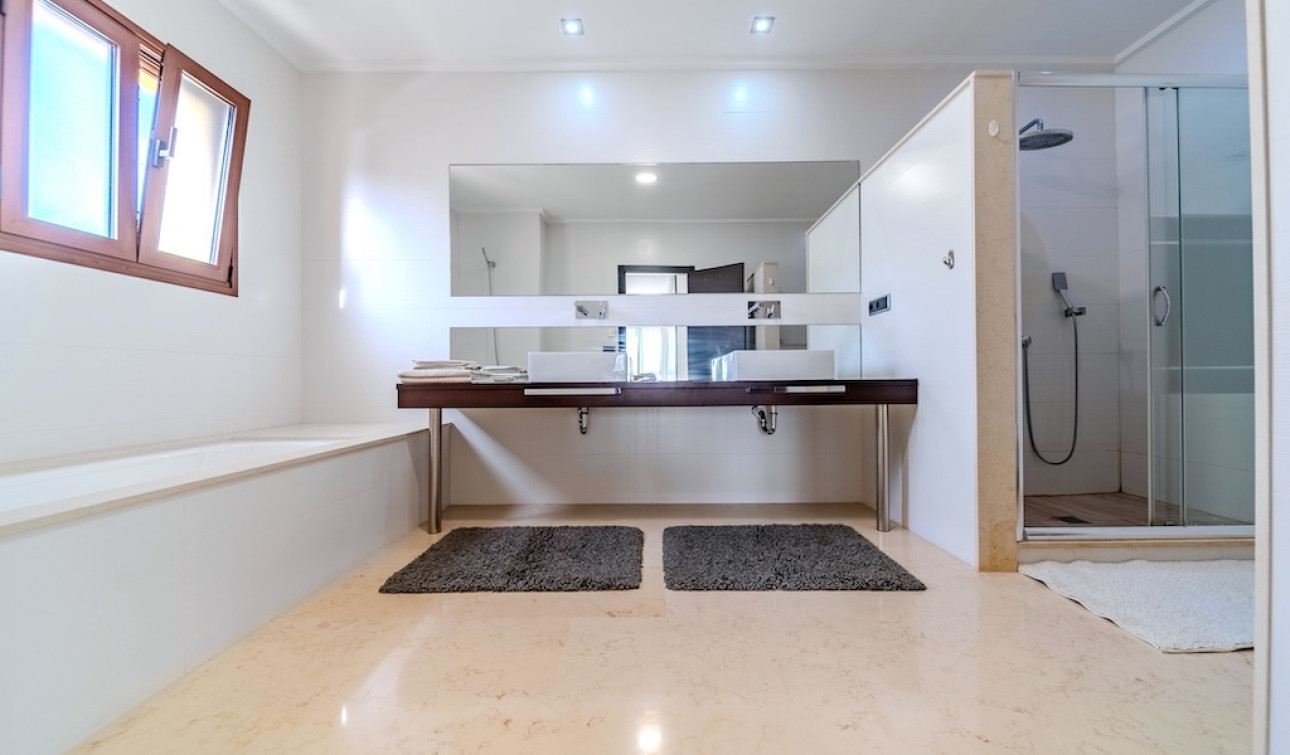 Resale - Detached Villa - Cabo Roig