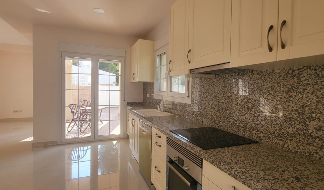 Resale - Detached Villa - Cabo Roig