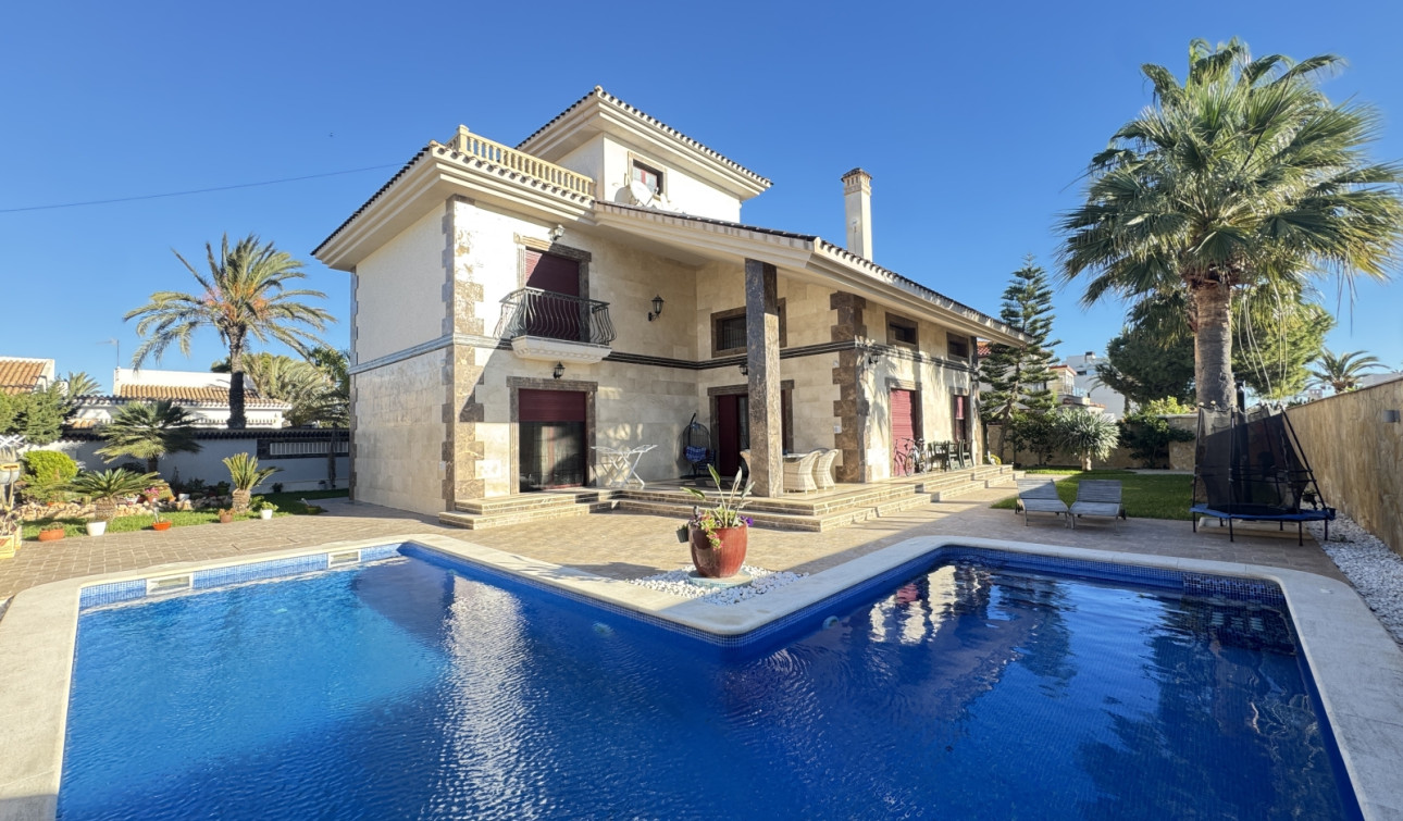 Resale - Detached Villa - Cabo Roig