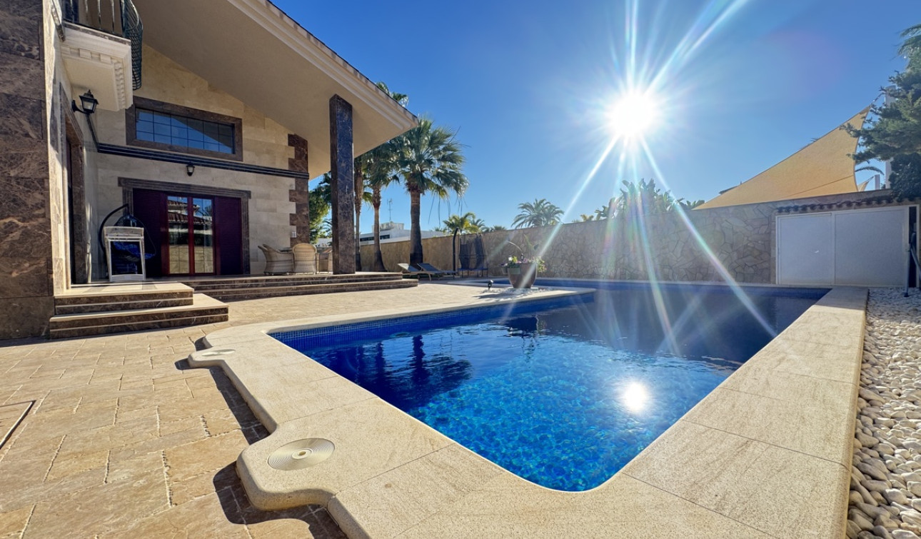 Resale - Detached Villa - Cabo Roig