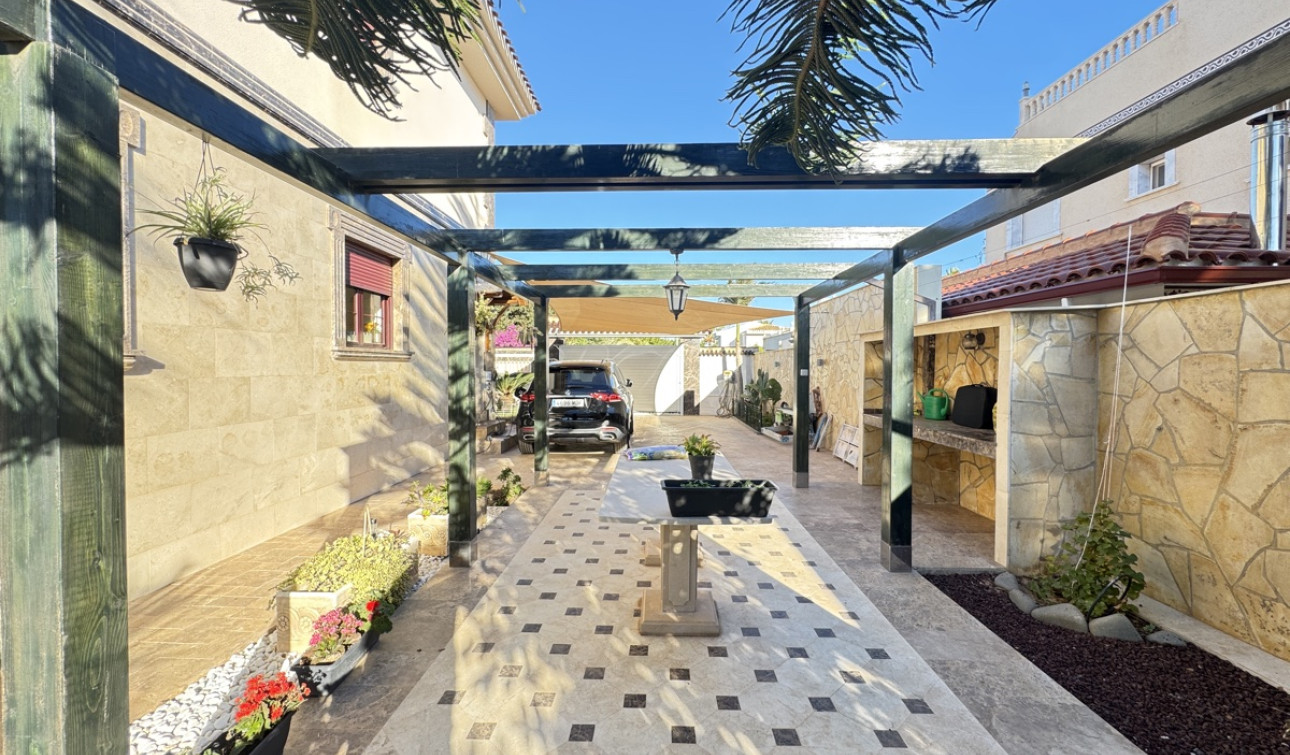 Resale - Detached Villa - Cabo Roig