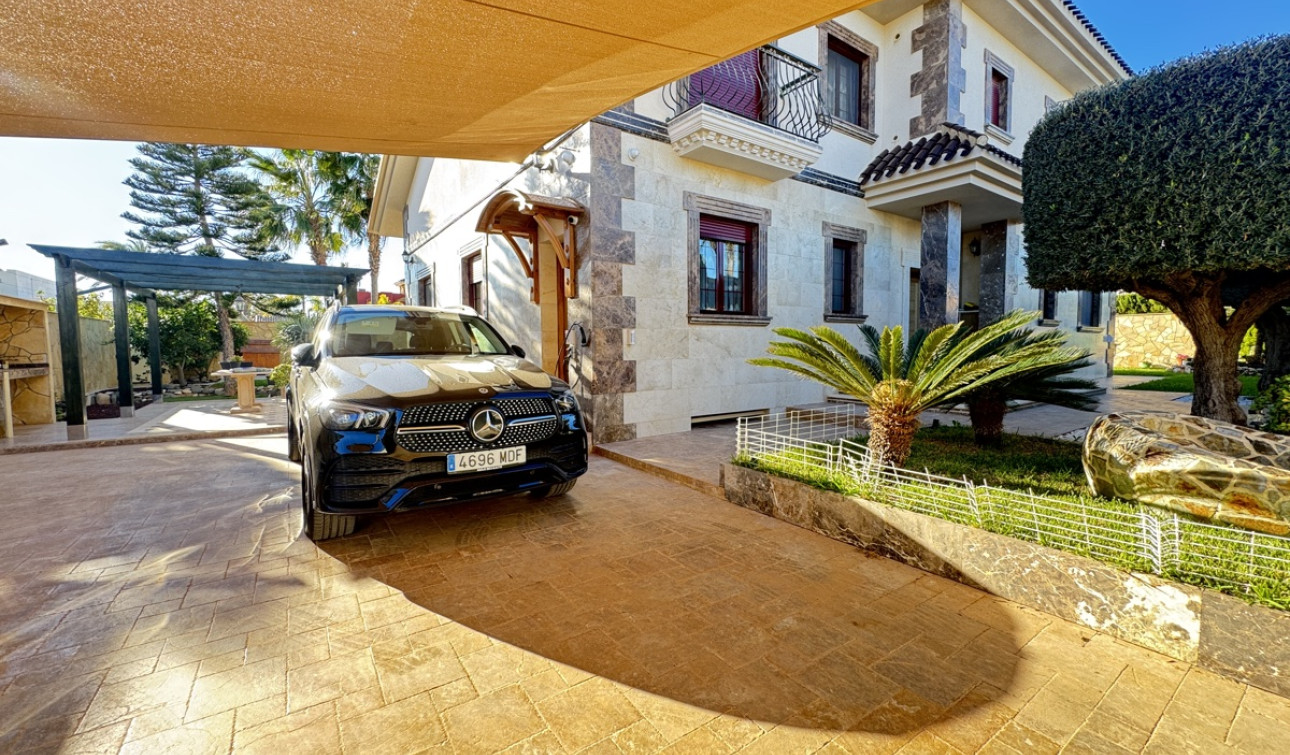 Resale - Detached Villa - Cabo Roig