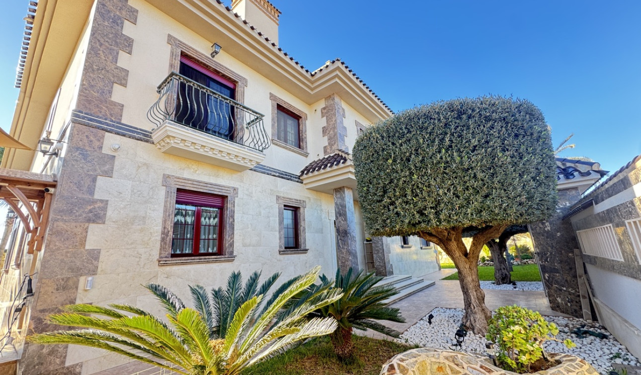 Resale - Detached Villa - Cabo Roig
