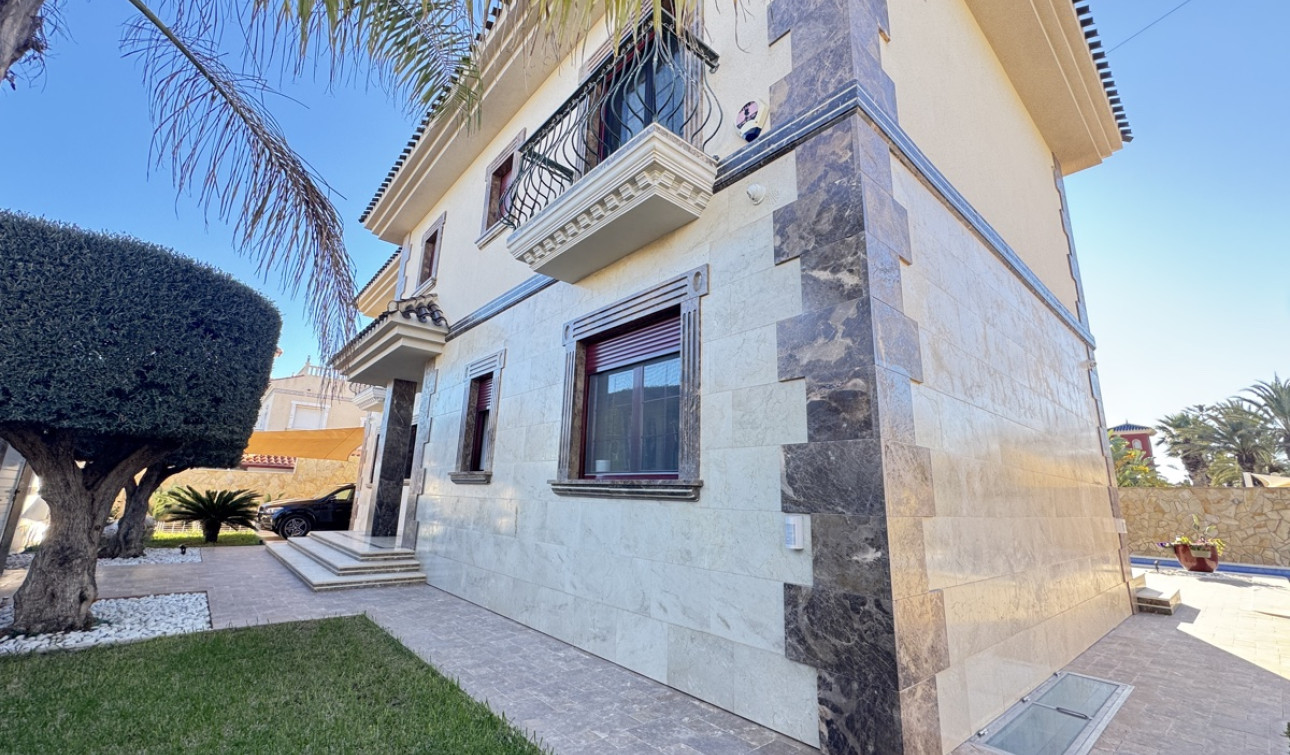 Resale - Detached Villa - Cabo Roig