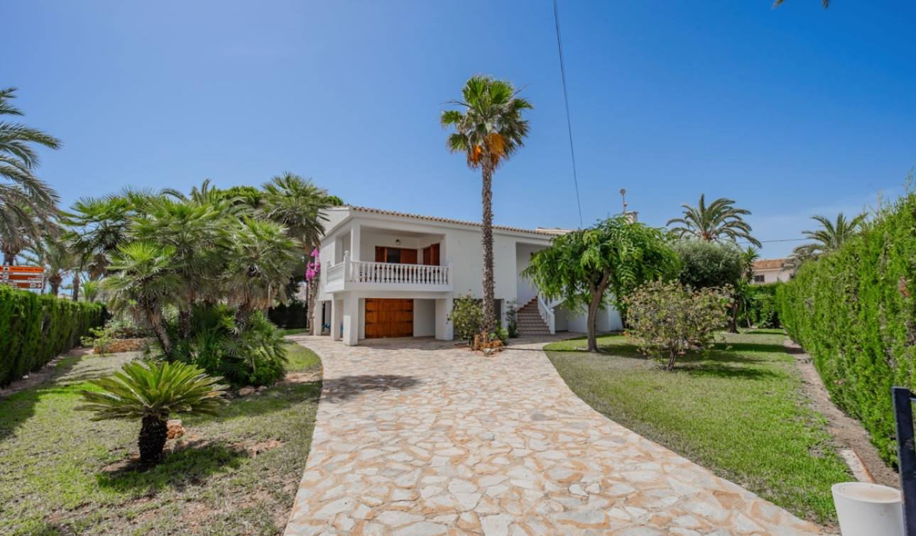 Resale - Detached Villa - Cabo Roig