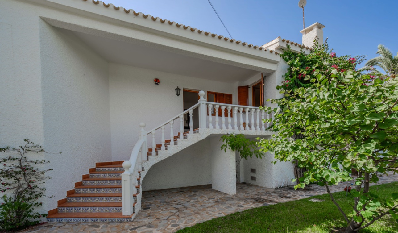 Resale - Detached Villa - Cabo Roig