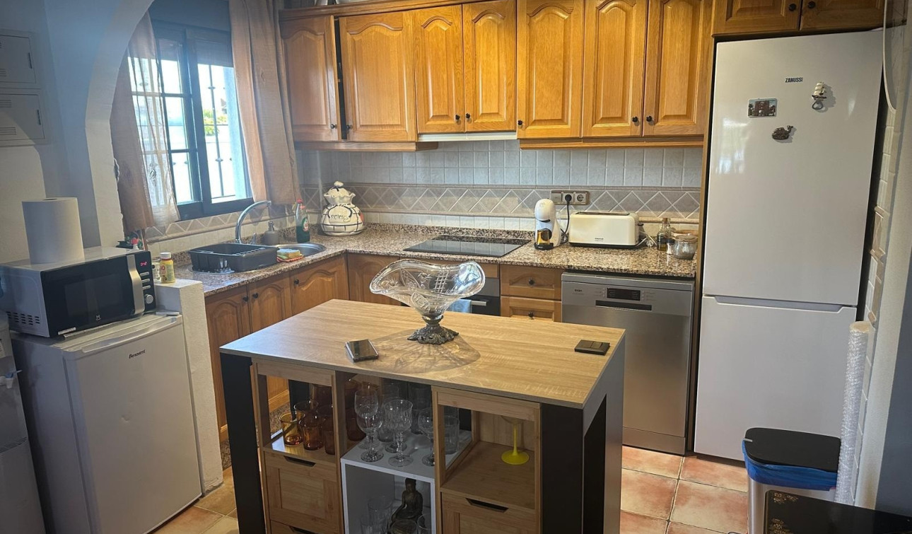 Resale - Detached Villa - Hondón de las Nieves - Urbaniz La Montañosa