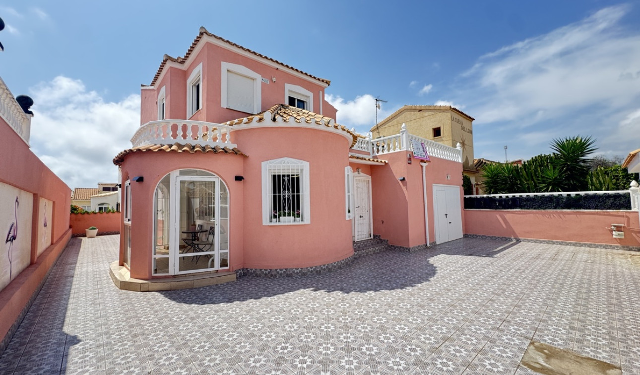 Resale - Detached Villa - La Florida