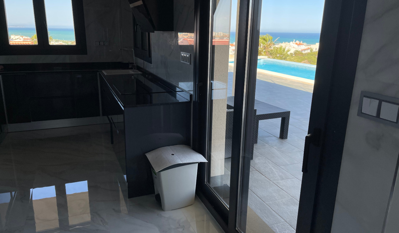 Resale - Detached Villa - La Mata