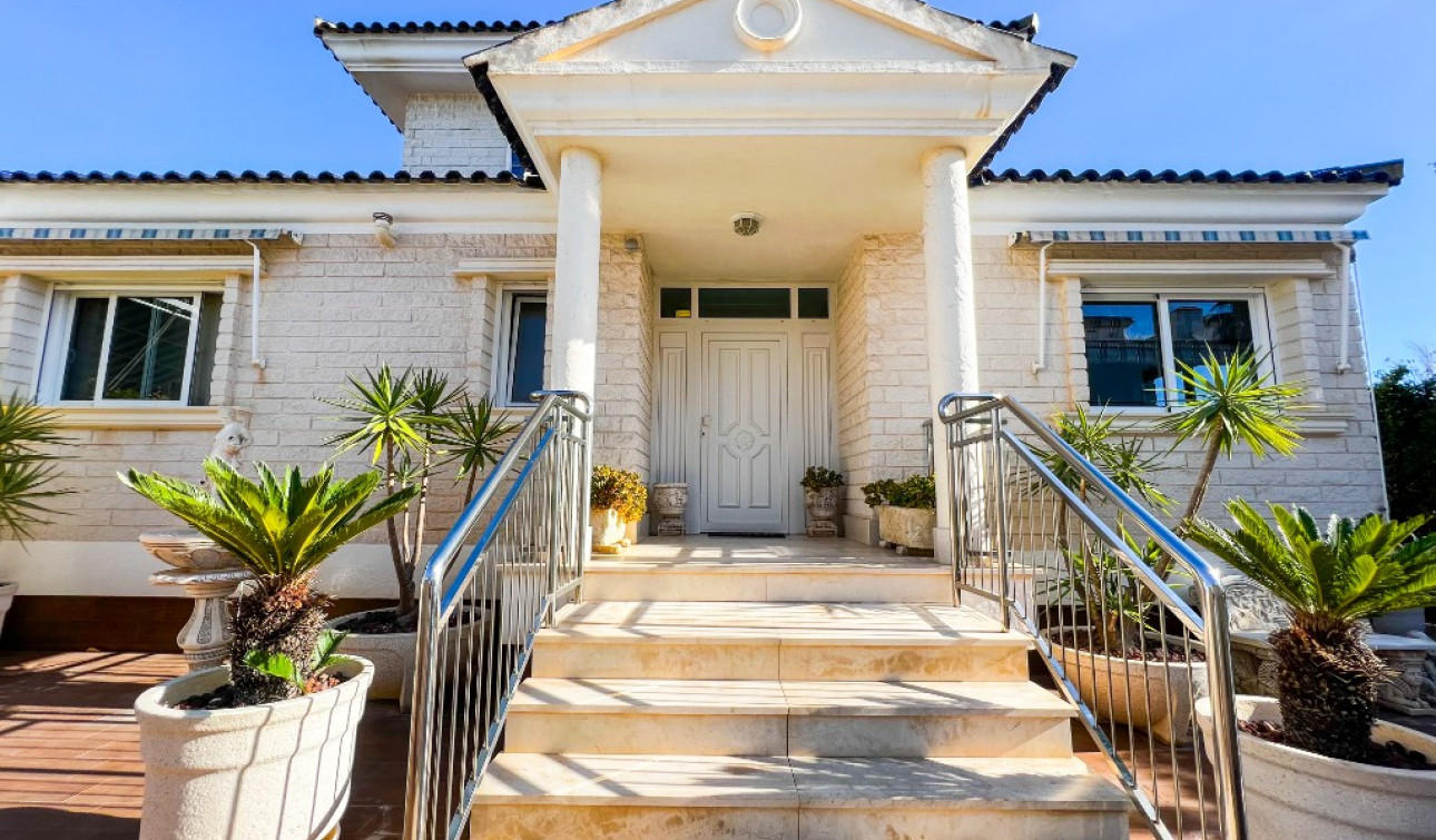 Resale - Detached Villa - La Mata
