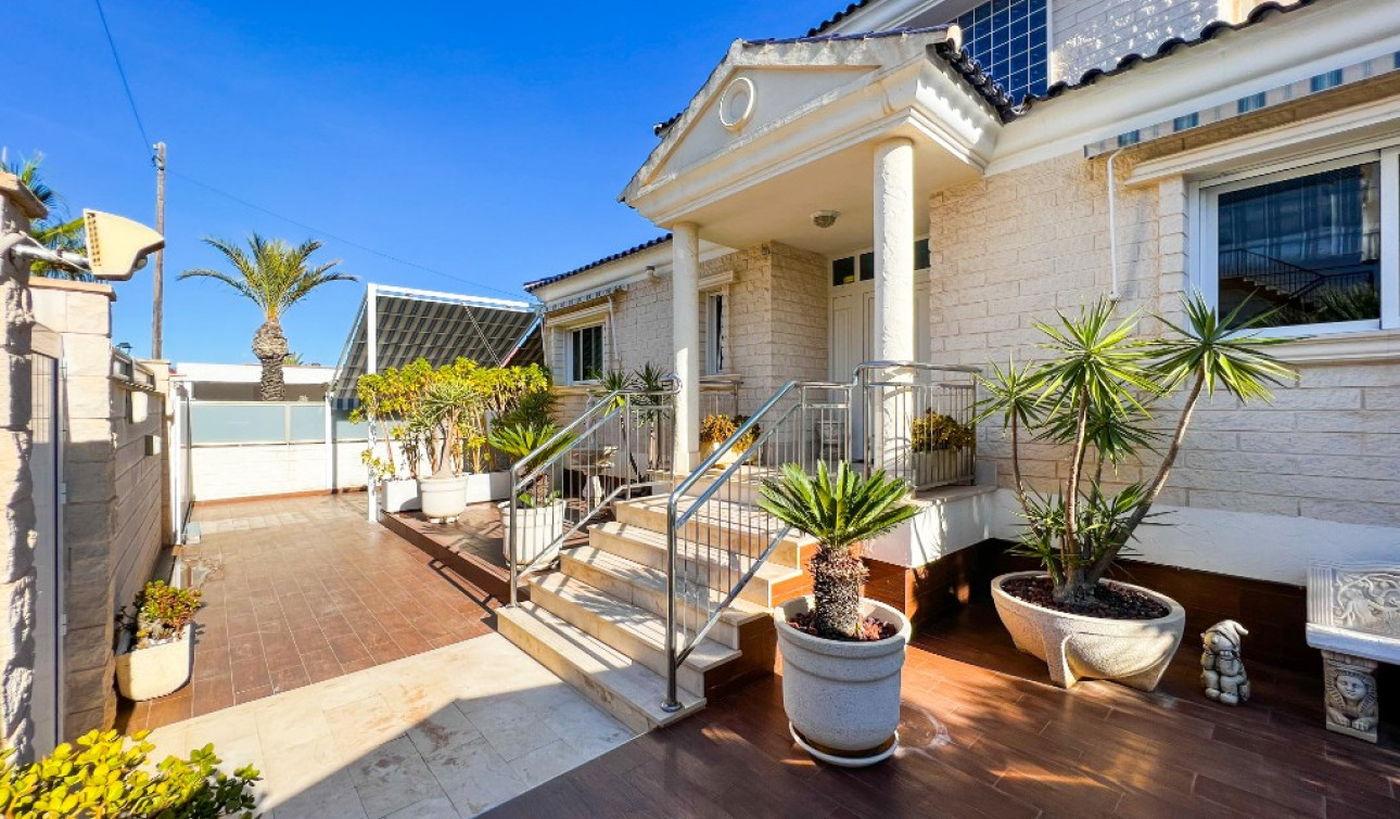 Resale - Detached Villa - La Mata