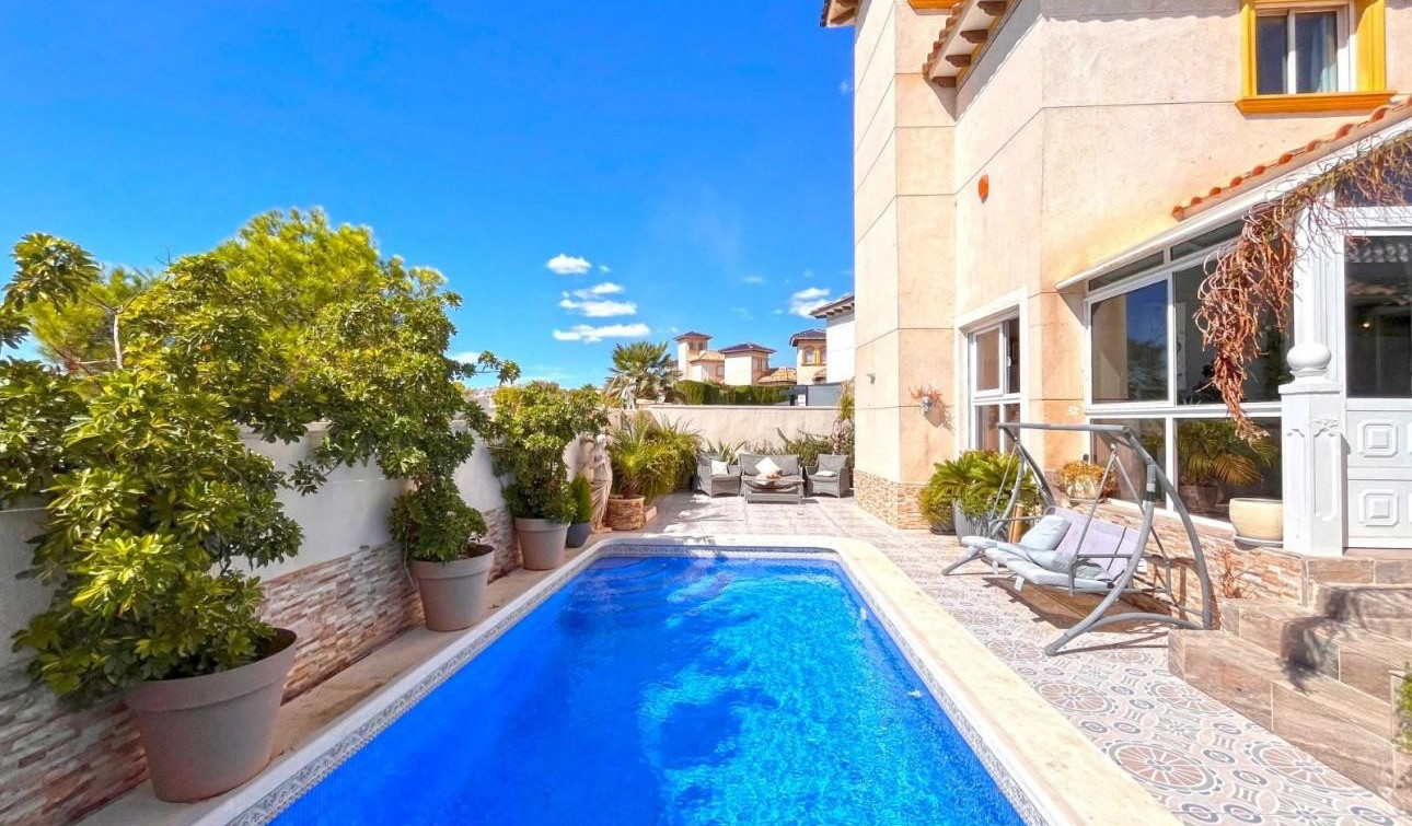 Resale - Detached Villa - La Zenia
