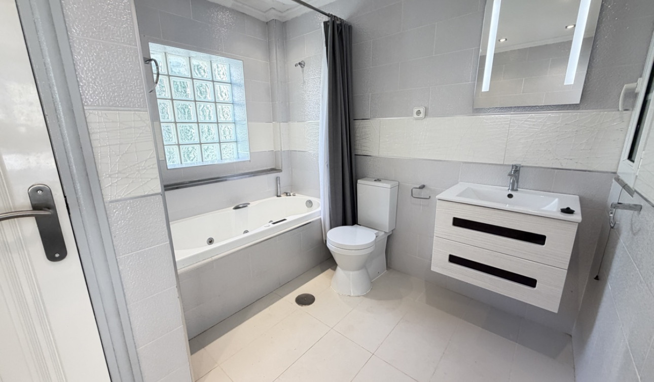 Resale - Detached Villa - Las Ramblas - Las Ramblas Golf