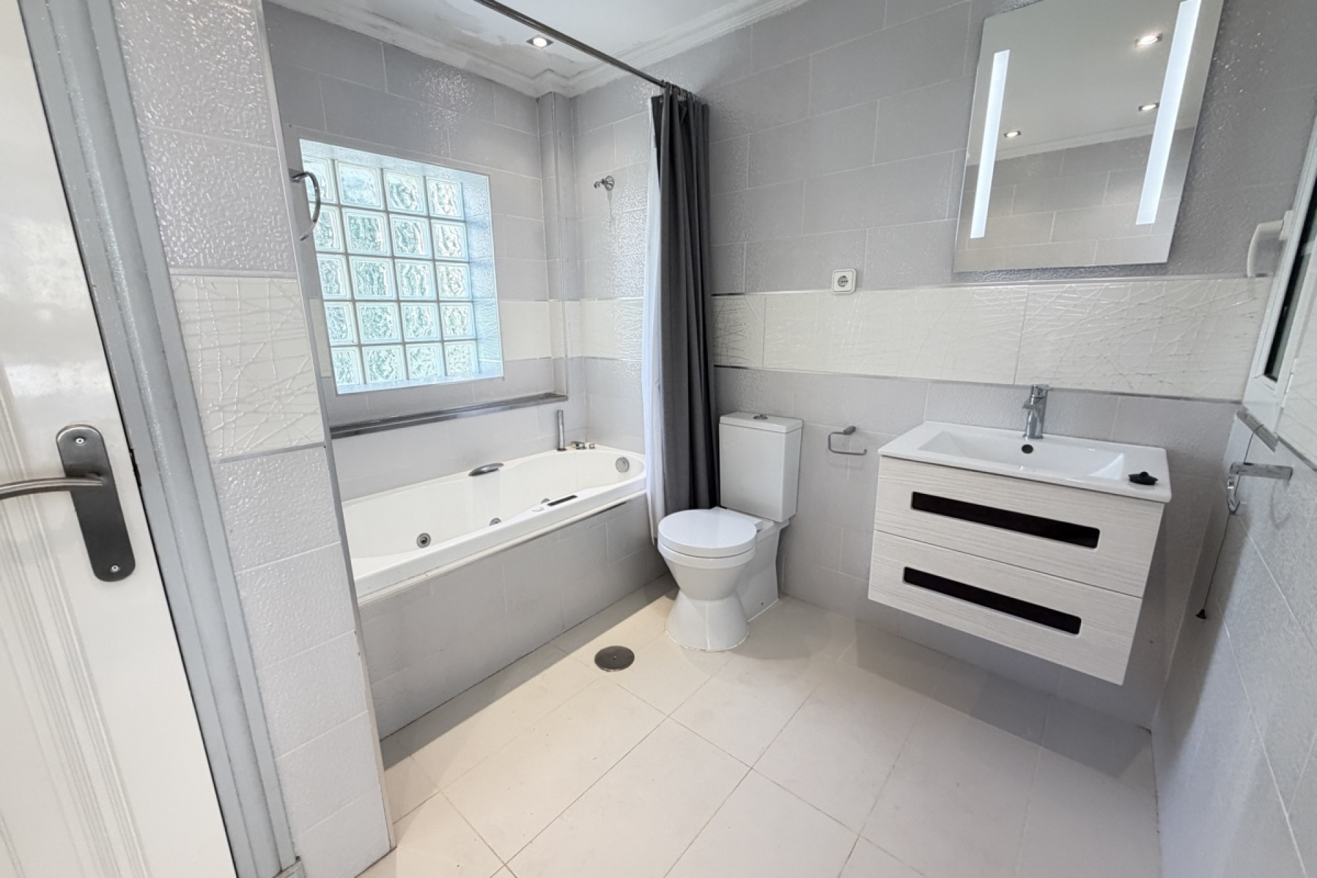 Resale - Detached Villa - Las Ramblas - Las Ramblas Golf