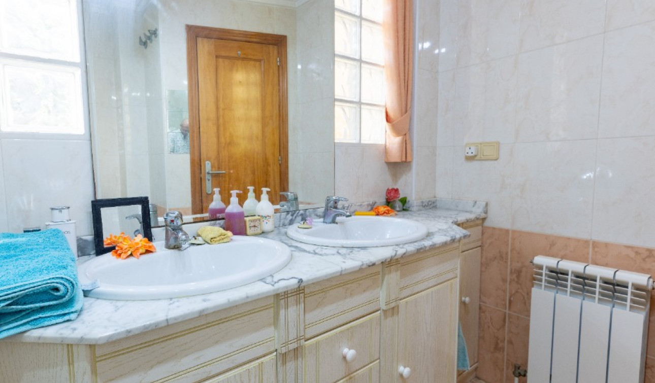 Resale - Detached Villa - Los Altos