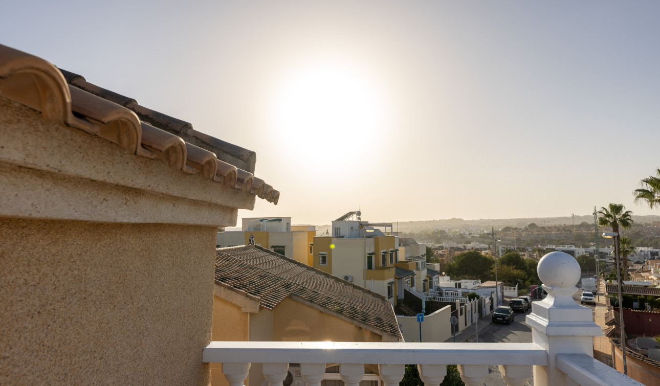 Resale - Detached Villa - Los Altos