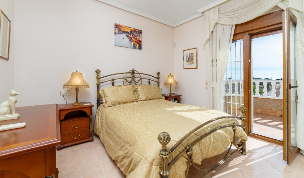 Resale - Detached Villa - Los Altos