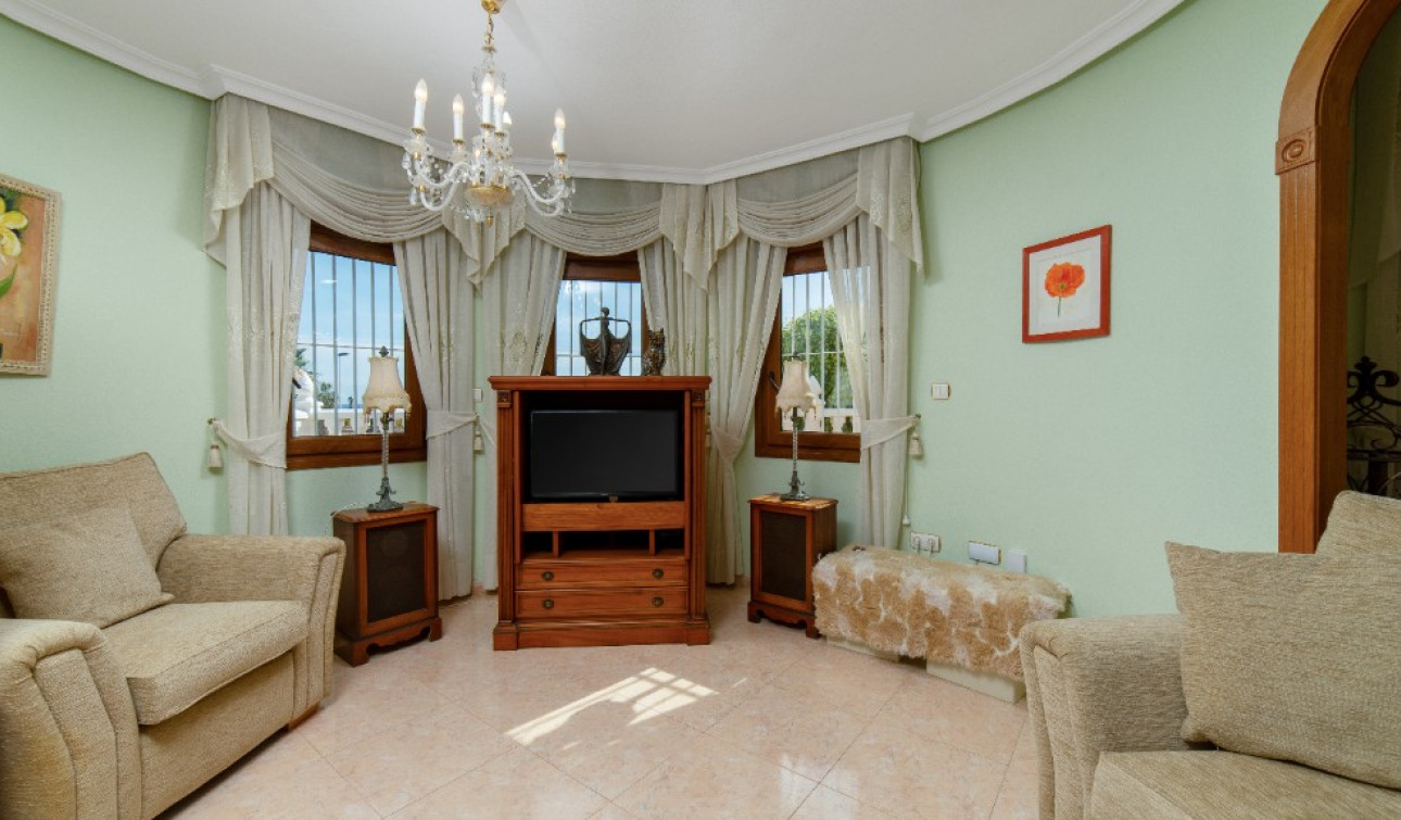 Resale - Detached Villa - Los Altos