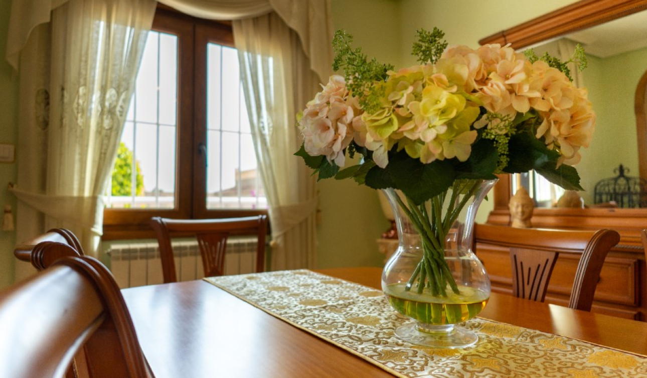 Resale - Detached Villa - Los Altos