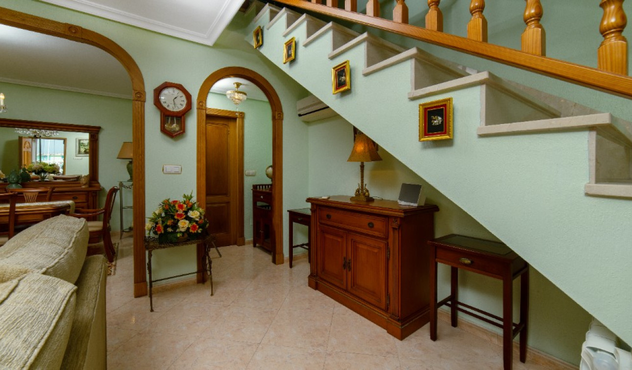 Resale - Detached Villa - Los Altos