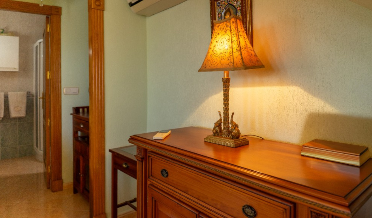 Resale - Detached Villa - Los Altos