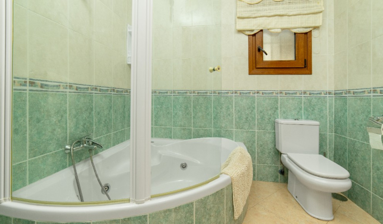 Resale - Detached Villa - Los Altos