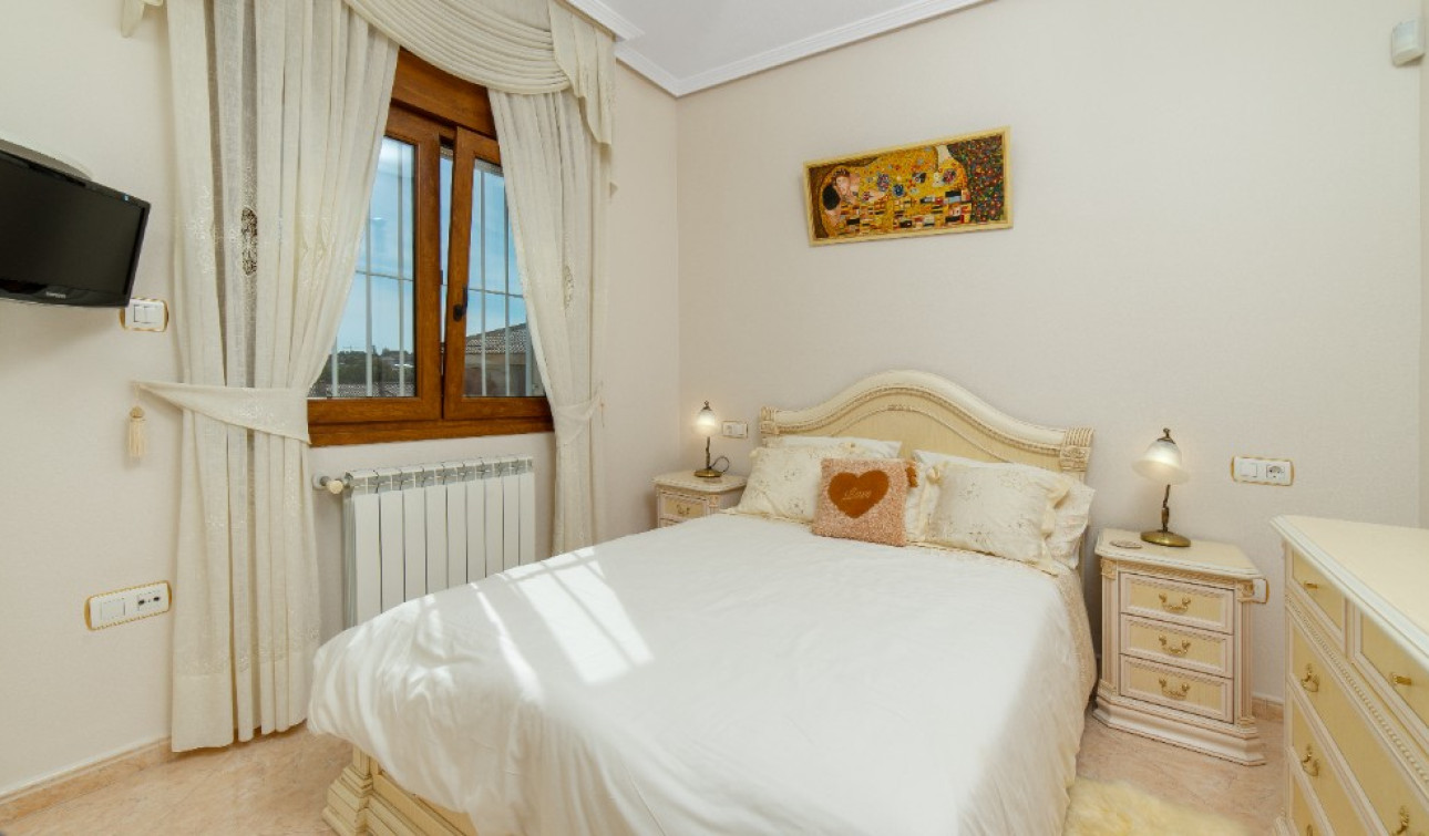 Resale - Detached Villa - Los Altos