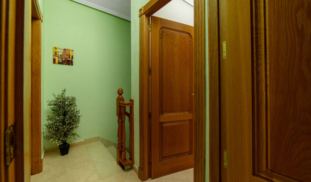 Resale - Detached Villa - Los Altos