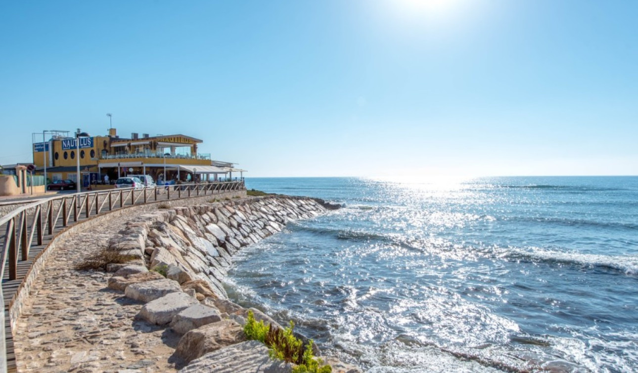 Resale - Detached Villa - Los Altos