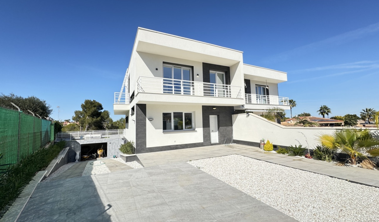 Resale - Detached Villa - Los Balcones